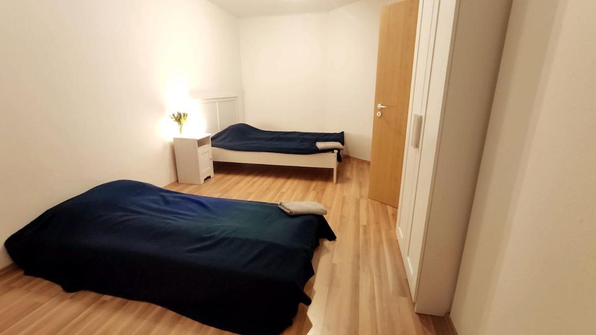 3 Bedroom House With 2 Bathrooms In - Haus Mit 3 Schlafzimmer 2 Badezimmer In Düsseldorf